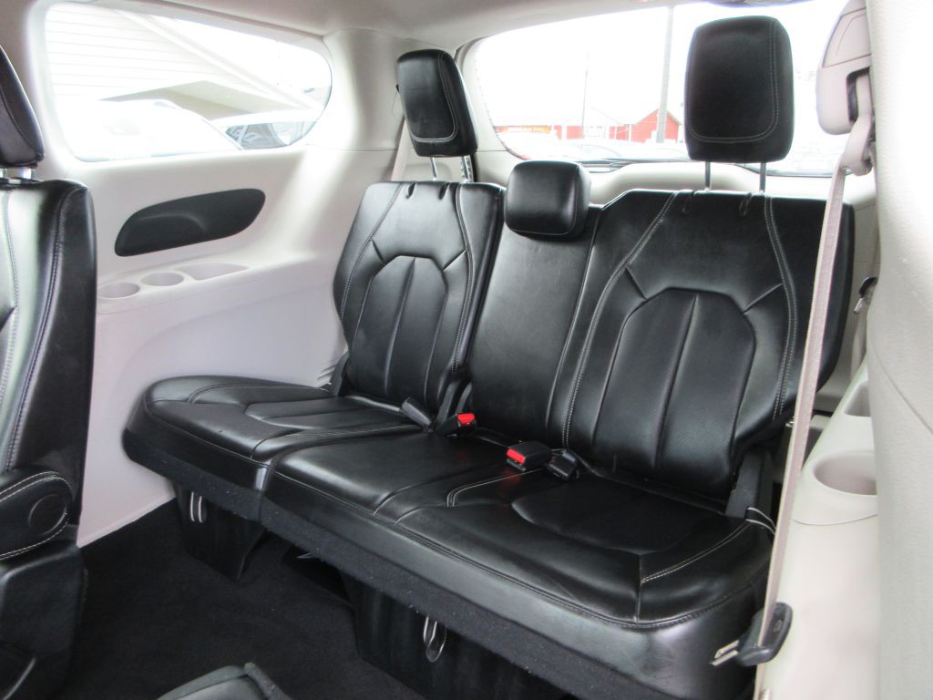 2024 Chrysler Pacifica Image 10