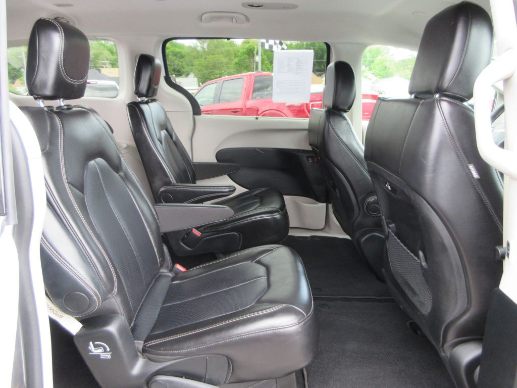 2024 Chrysler Pacifica Image 12