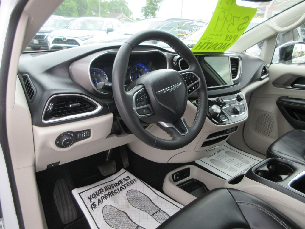 2024 Chrysler Pacifica Image 14
