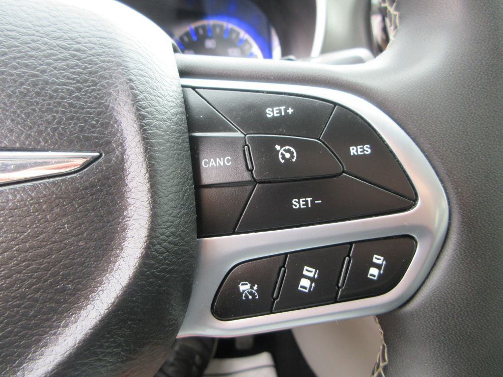 2024 Chrysler Pacifica Image 18