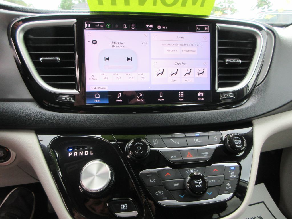 2024 Chrysler Pacifica Image 19