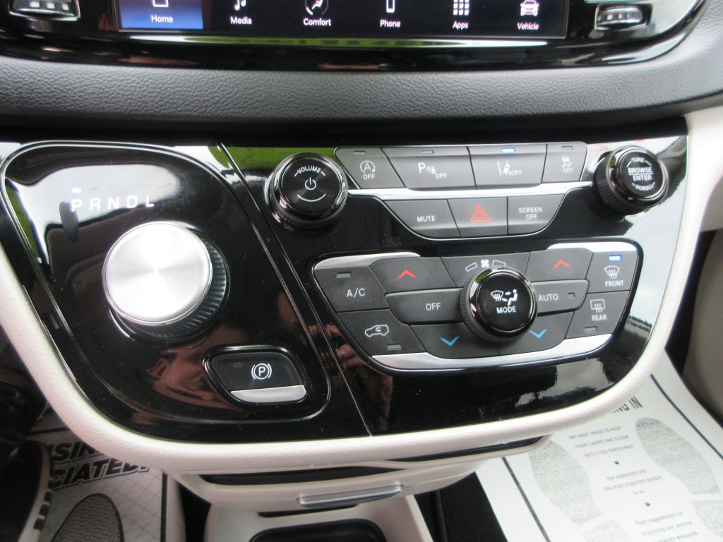 2024 Chrysler Pacifica Image 21