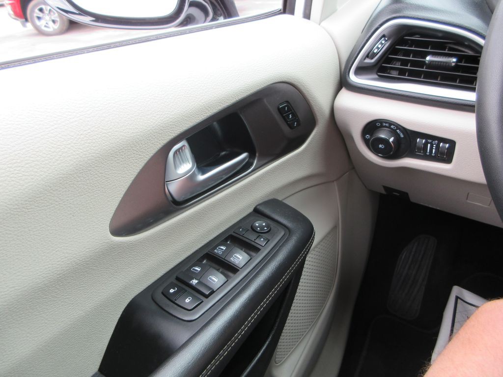 2024 Chrysler Pacifica Image 22