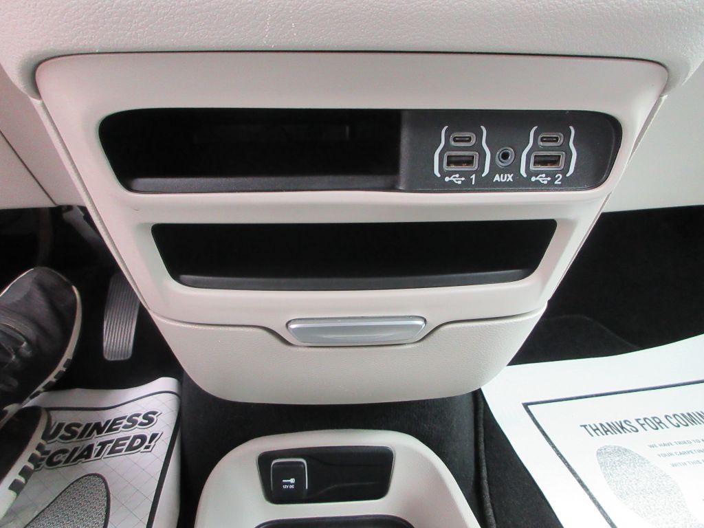 2024 Chrysler Pacifica Image 23