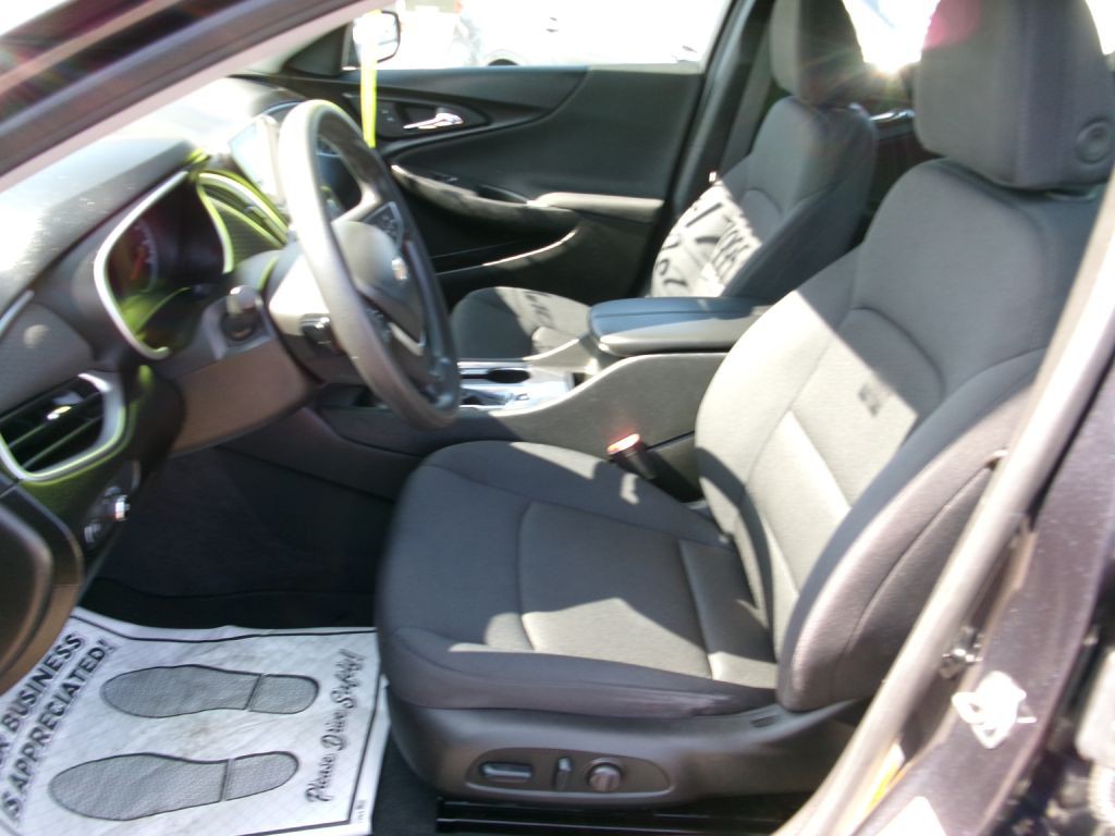2023 Chevrolet Malibu Image 8