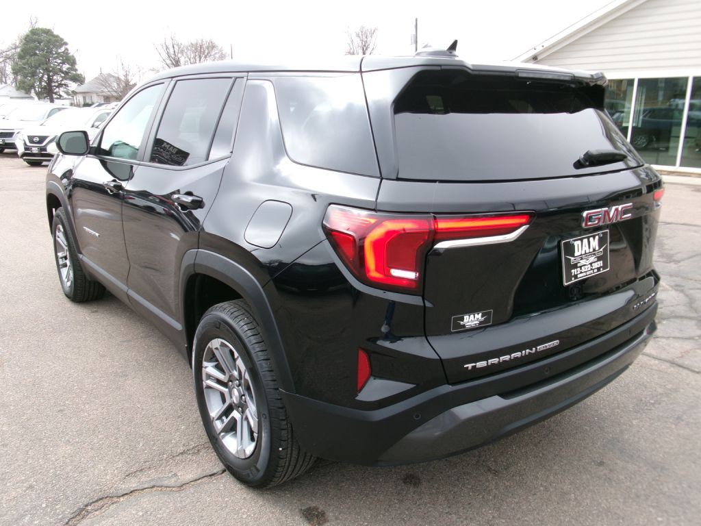 2025 GMC Terrain Image 3