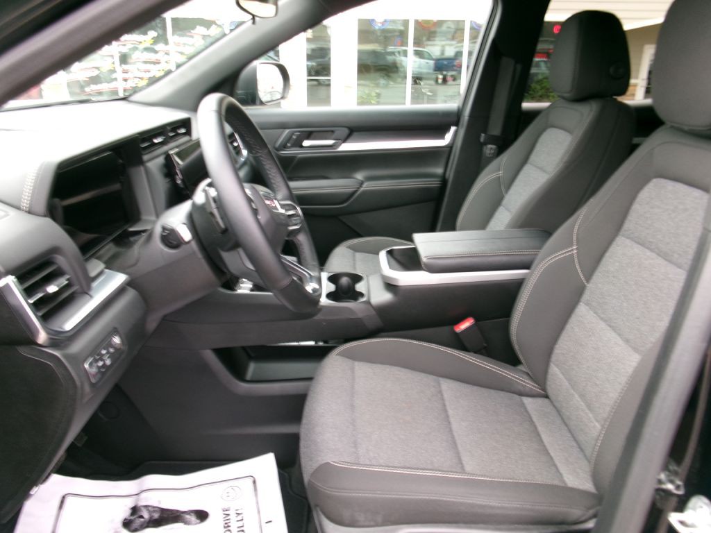 2025 GMC Terrain Image 8