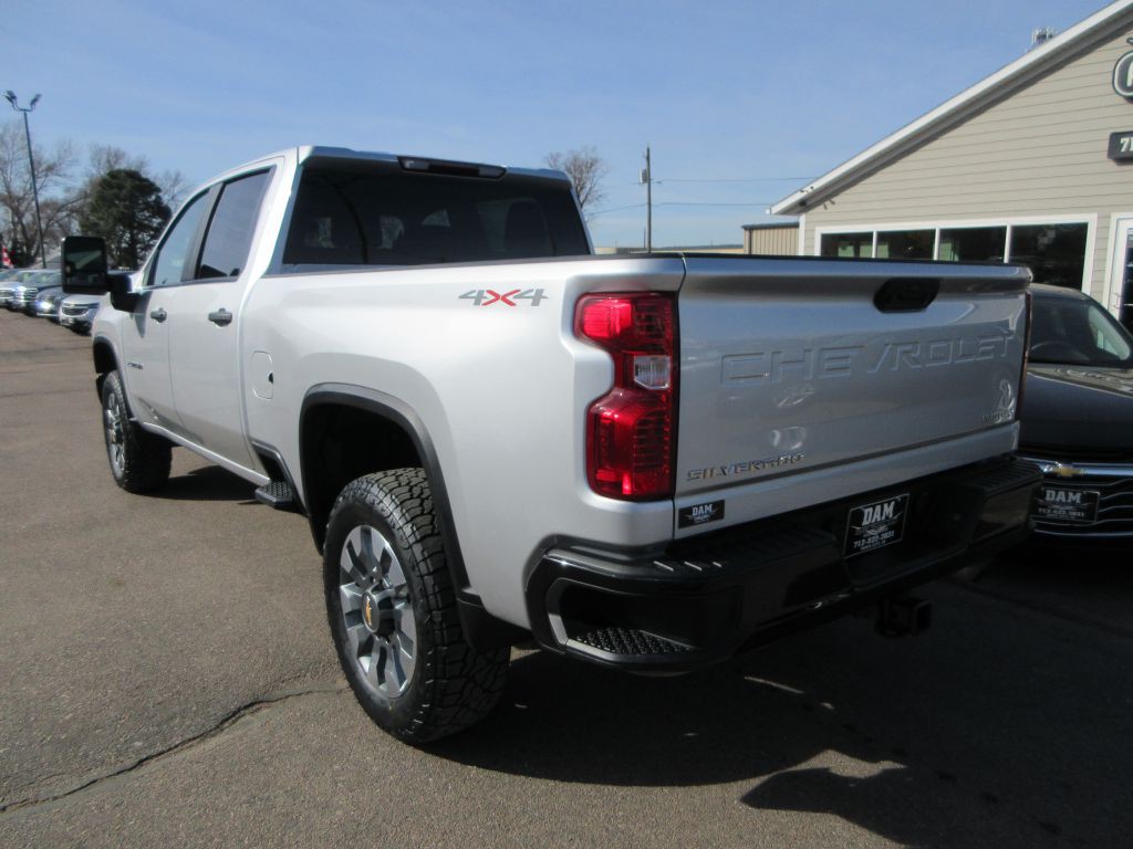 2023 Chevrolet Silverado 1500 Image 3