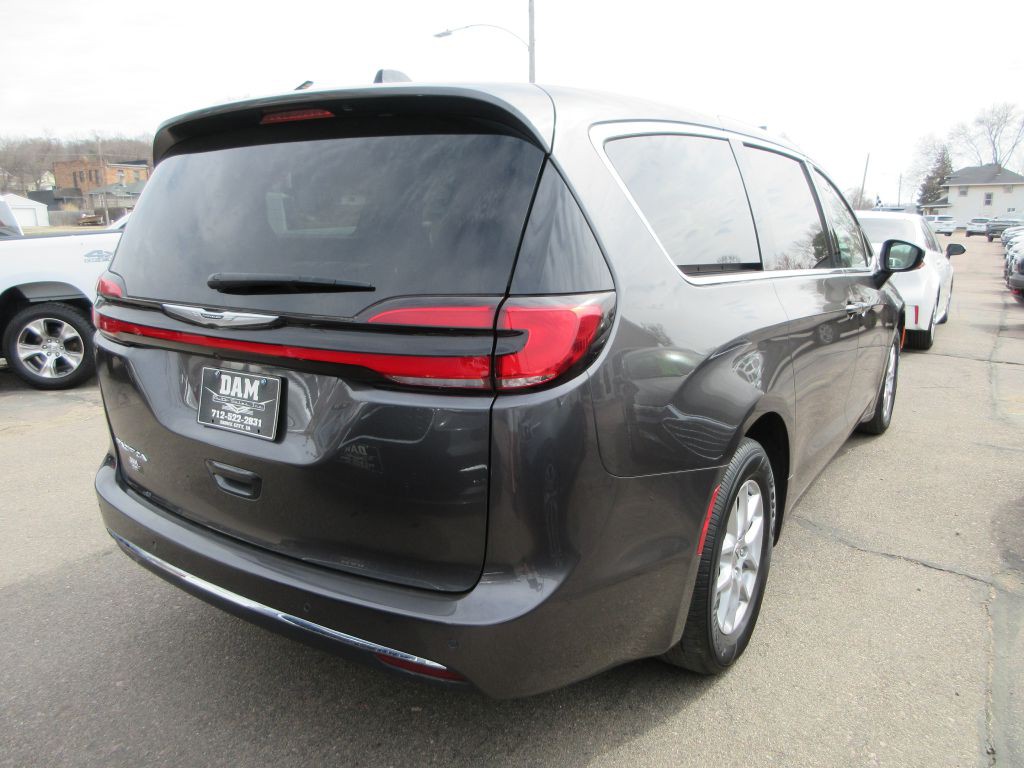 2023 Chrysler Pacifica Image 4