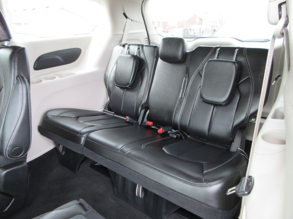 2023 Chrysler Pacifica Image 9