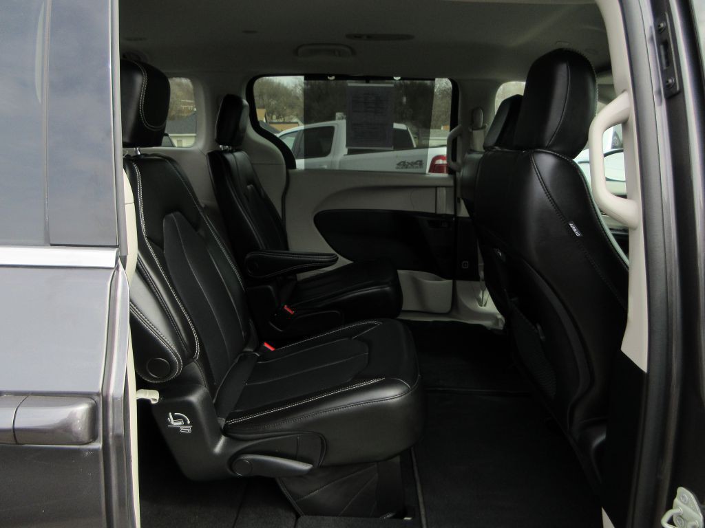 2023 Chrysler Pacifica Image 11