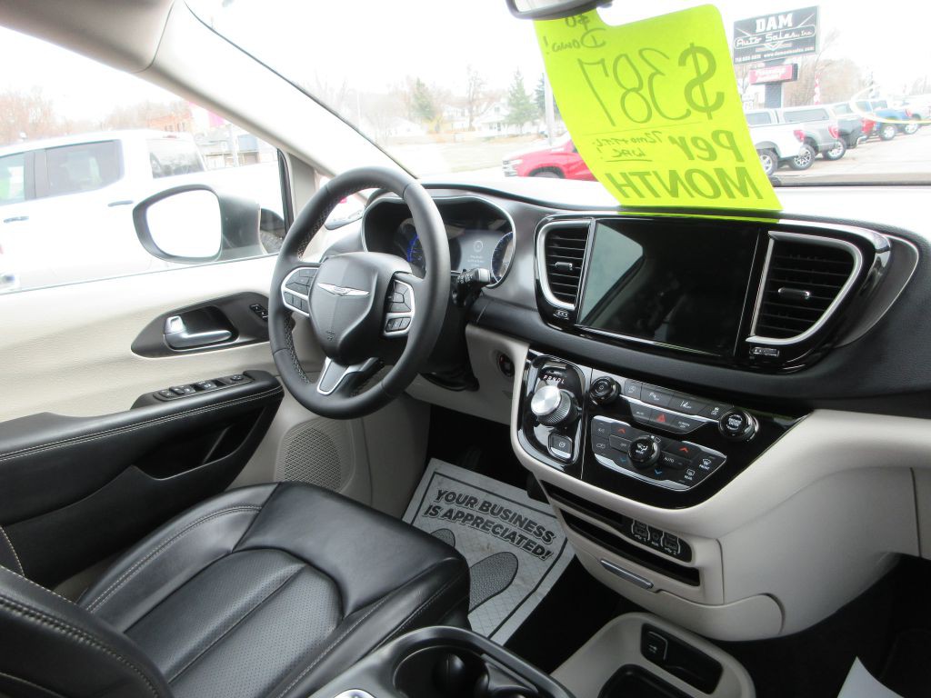 2023 Chrysler Pacifica Image 12