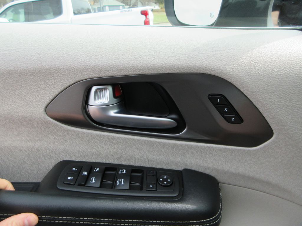 2023 Chrysler Pacifica Image 23