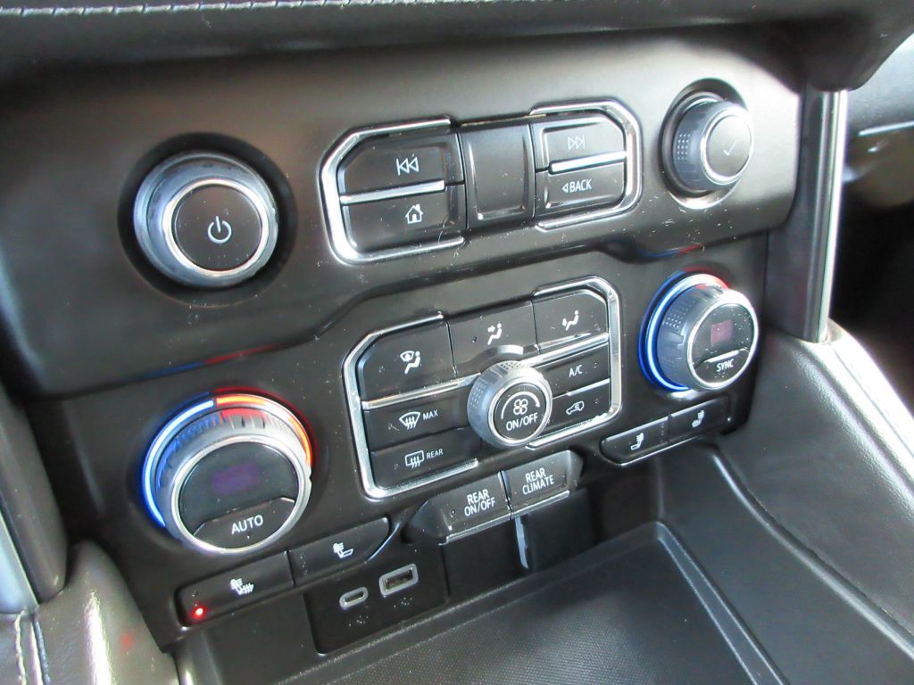 2023 Chevrolet Suburban Image 15