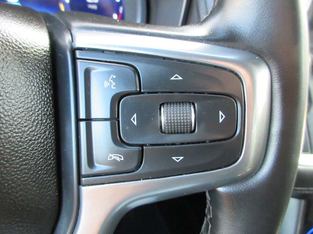 2023 Chevrolet Suburban Image 17