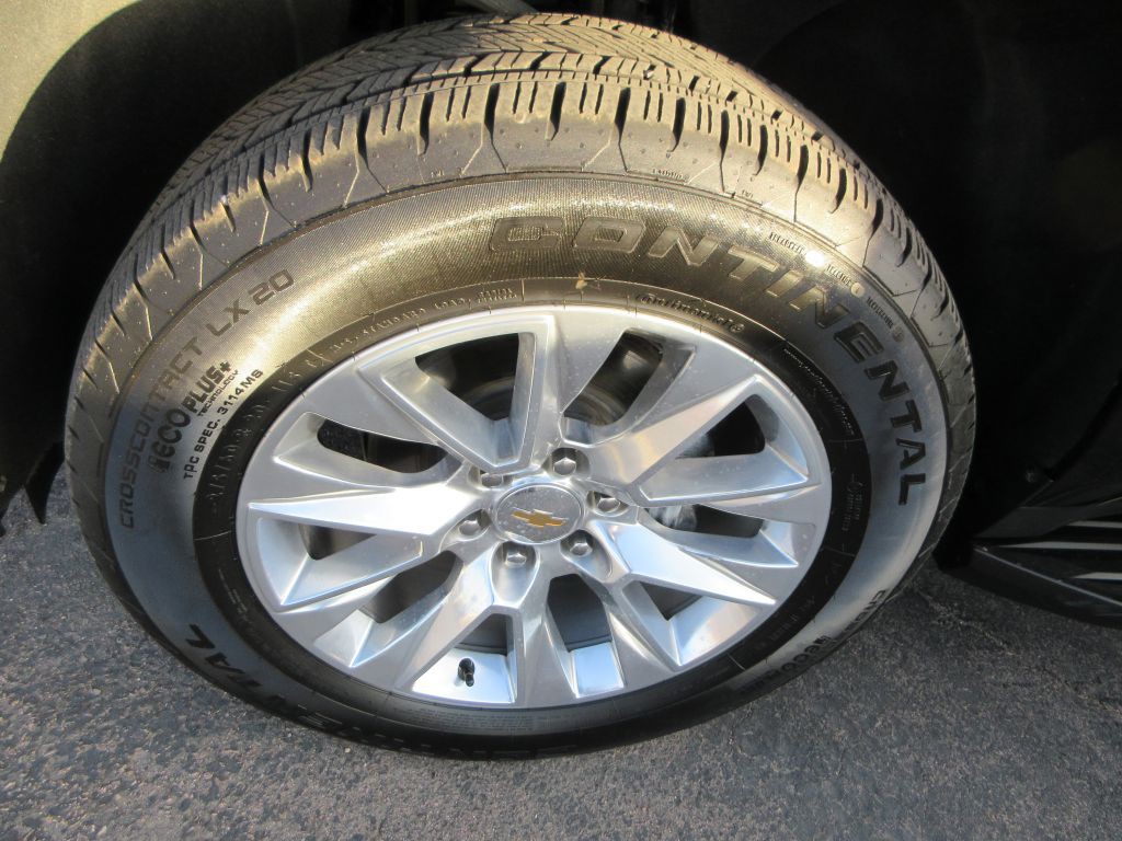 2023 Chevrolet Suburban Image 19