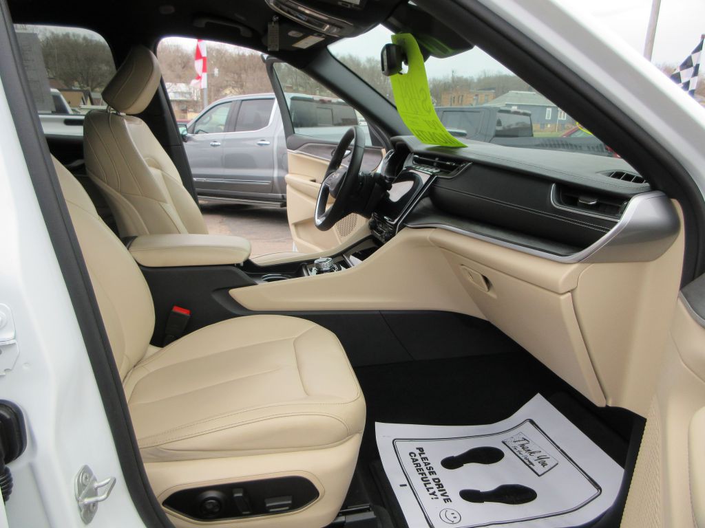 2024 Jeep Grand Cherokee Image 7
