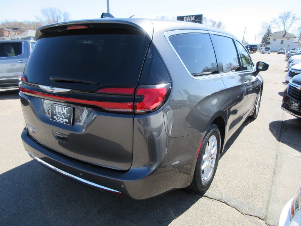 2023 Chrysler Pacifica Image 5