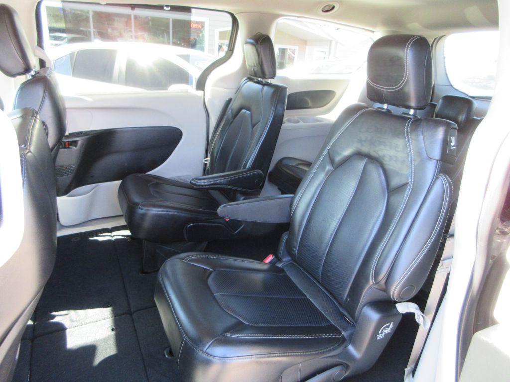 2023 Chrysler Pacifica Image 9