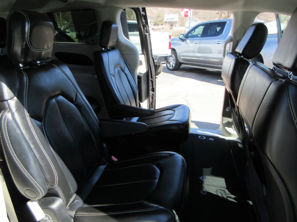 2023 Chrysler Pacifica Image 11