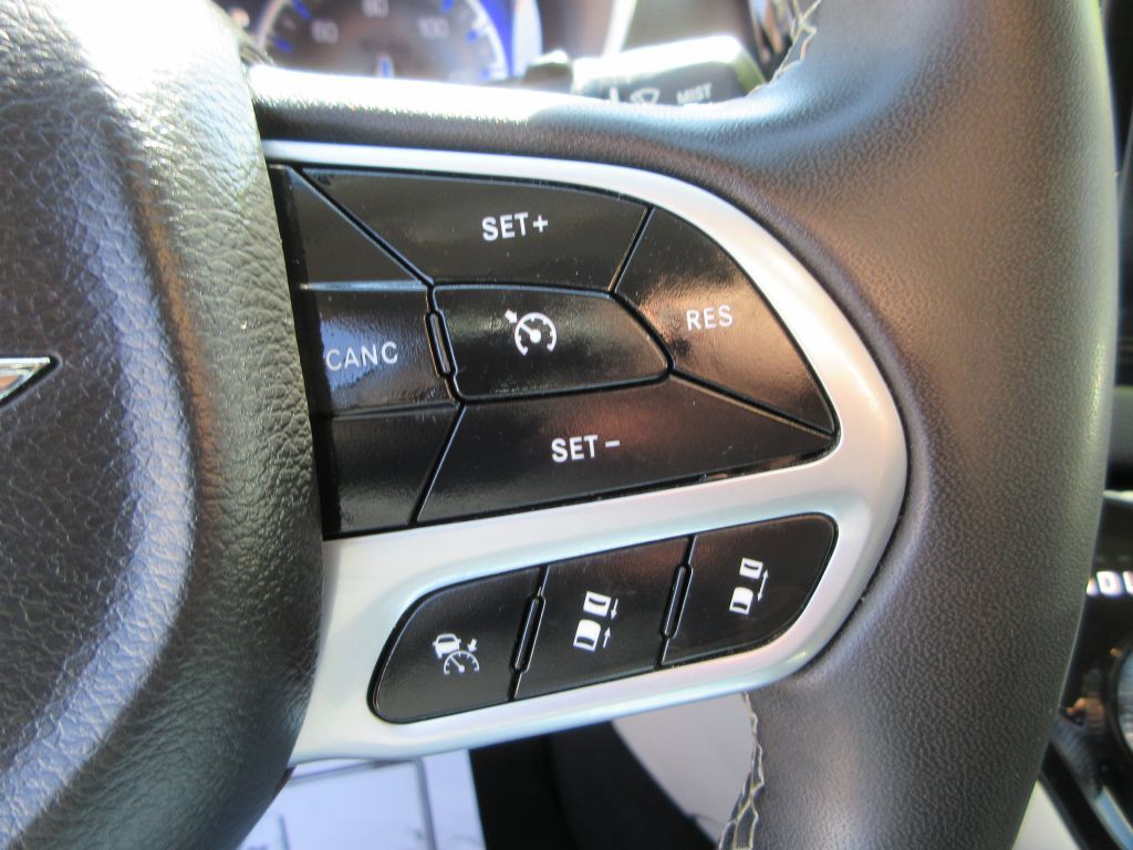 2023 Chrysler Pacifica Image 18