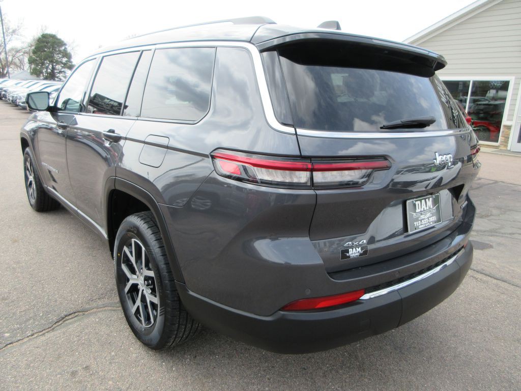 2023 Jeep Grand Cherokee Image 3