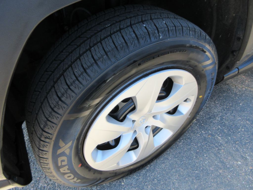 2025 Toyota Rav4 Image 17