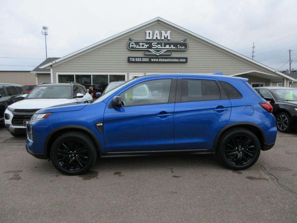 2022 Mitsubishi Outlander Image 2