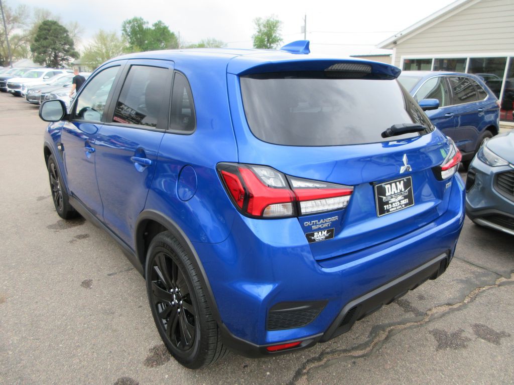 2022 Mitsubishi Outlander Image 3