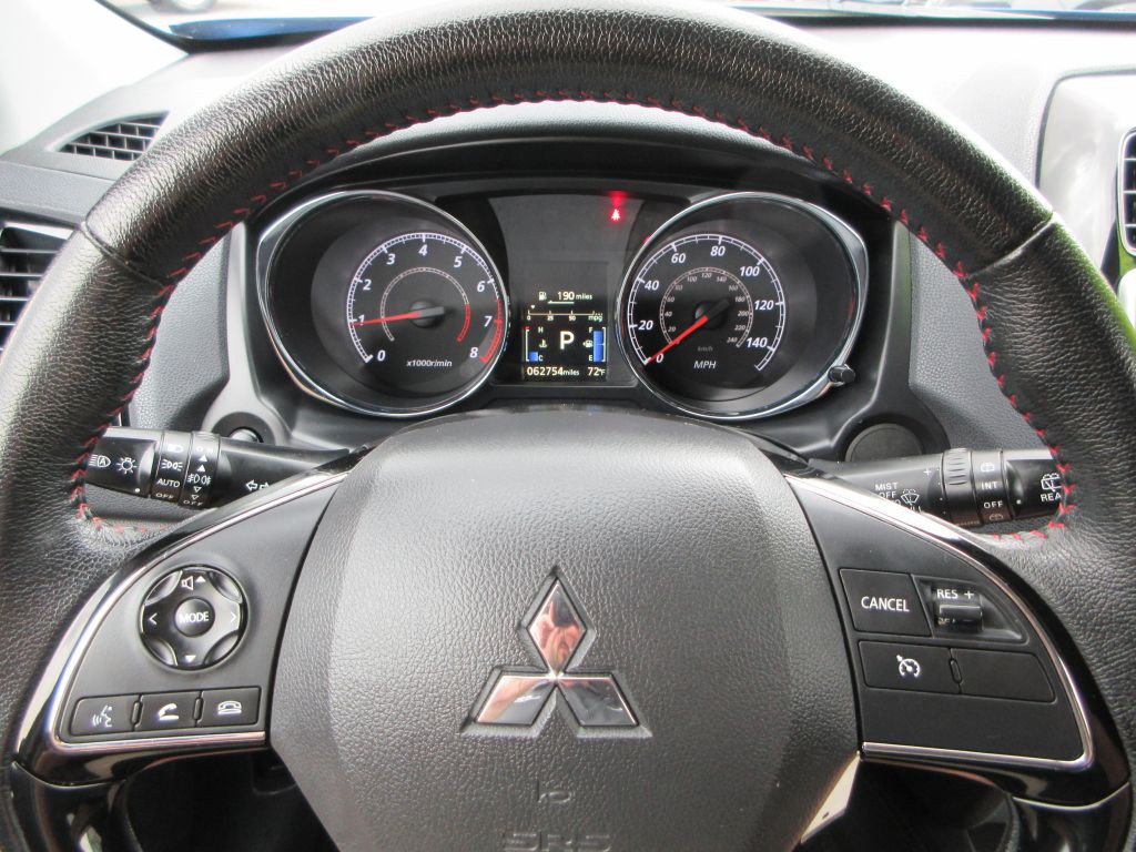 2022 Mitsubishi Outlander Image 12