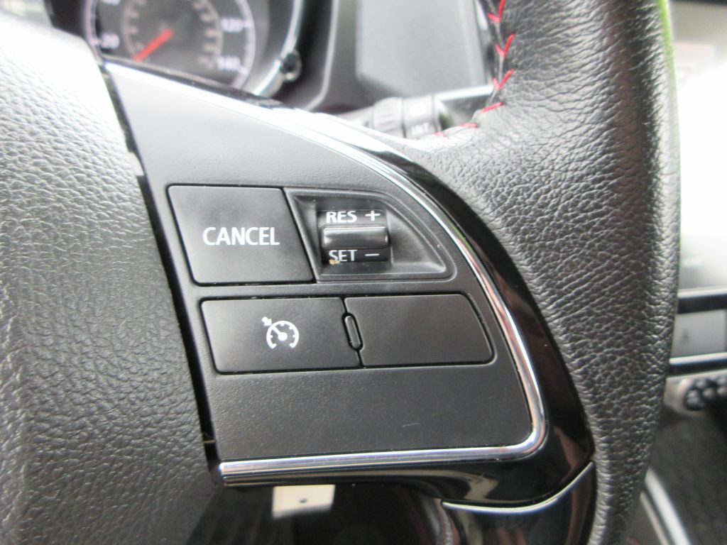2022 Mitsubishi Outlander Image 16