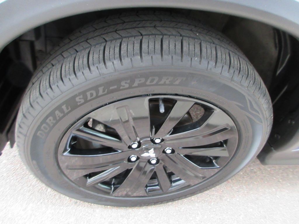 2022 Mitsubishi Outlander Image 17
