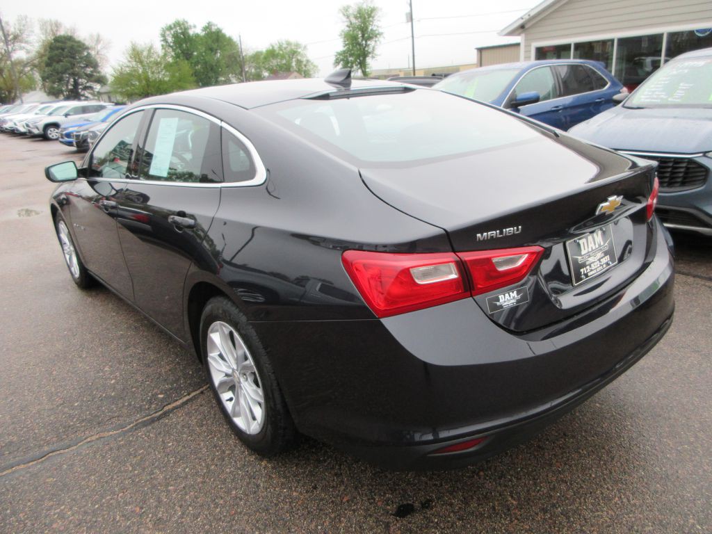 2023 Chevrolet Malibu Image 3