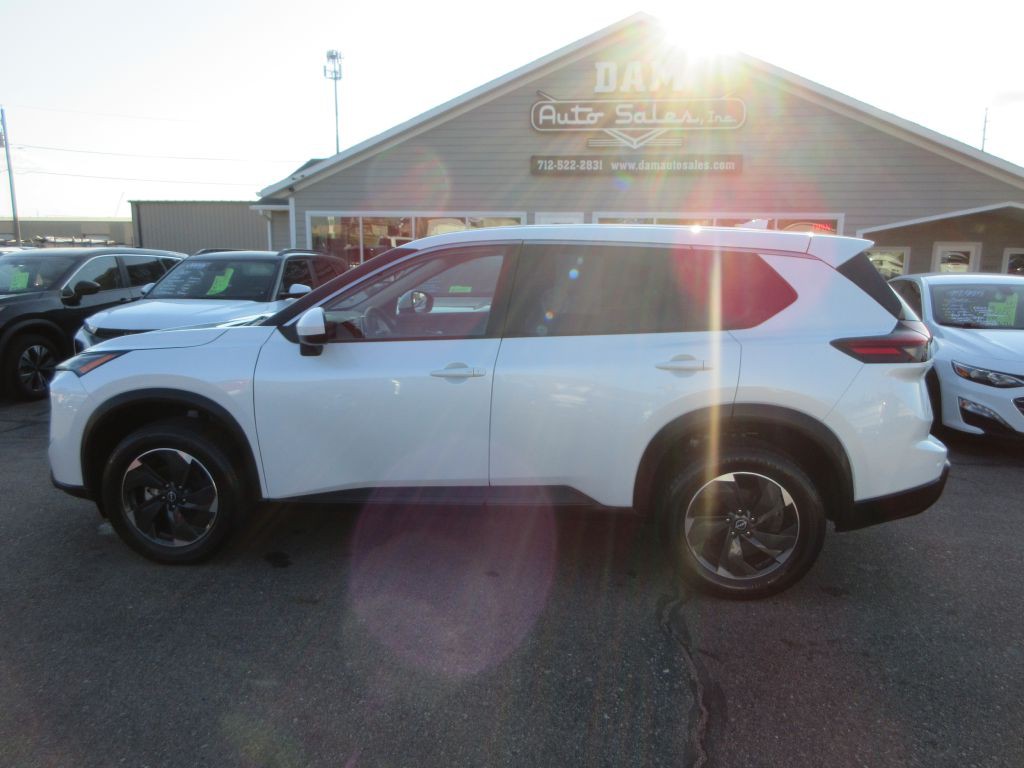 2024 Nissan Rogue Image 2