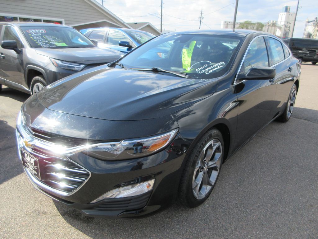 2023 Chevrolet Malibu Image 1