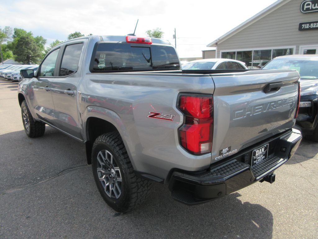 2023 Chevrolet Colorado Image 3