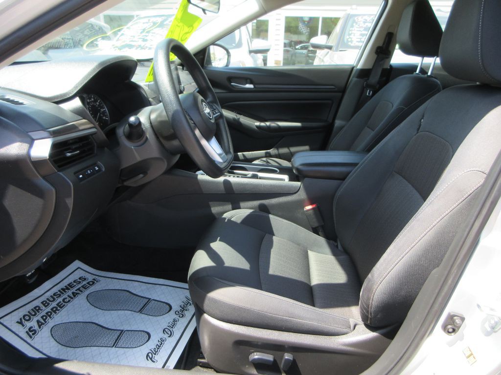 2024 Nissan Altima Image 8