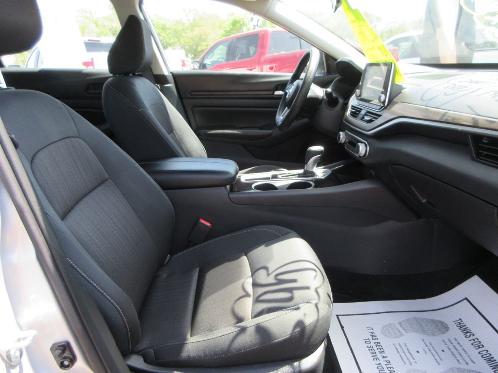 2024 Nissan Altima Image 10