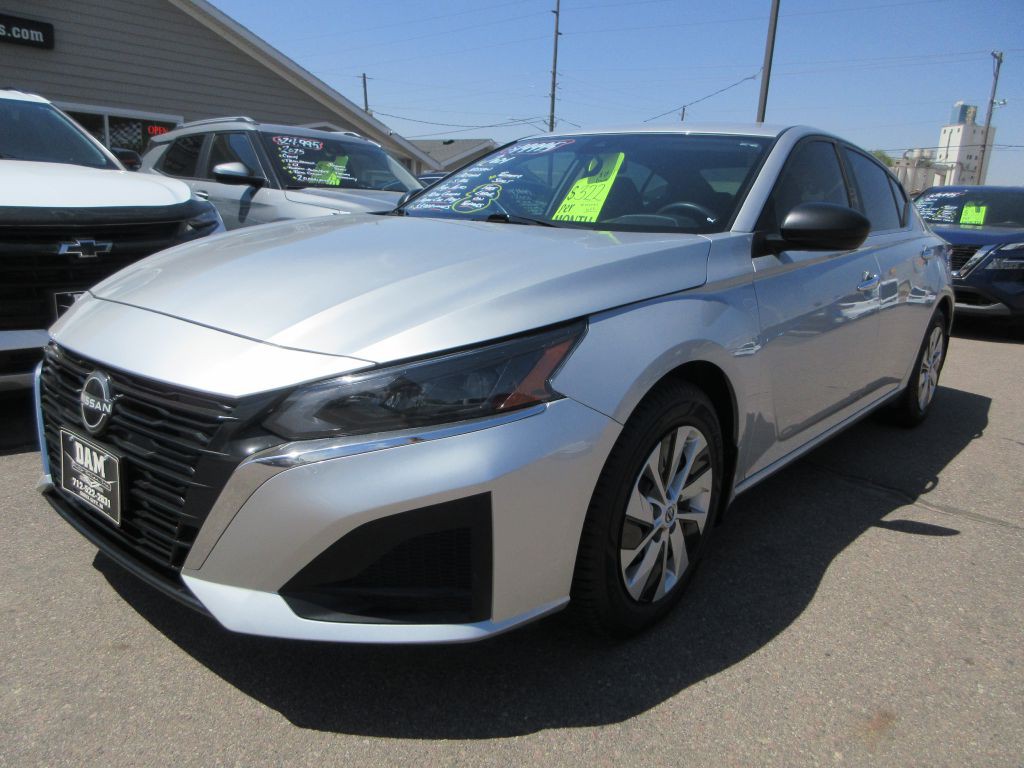 2024 Nissan Altima Image 1