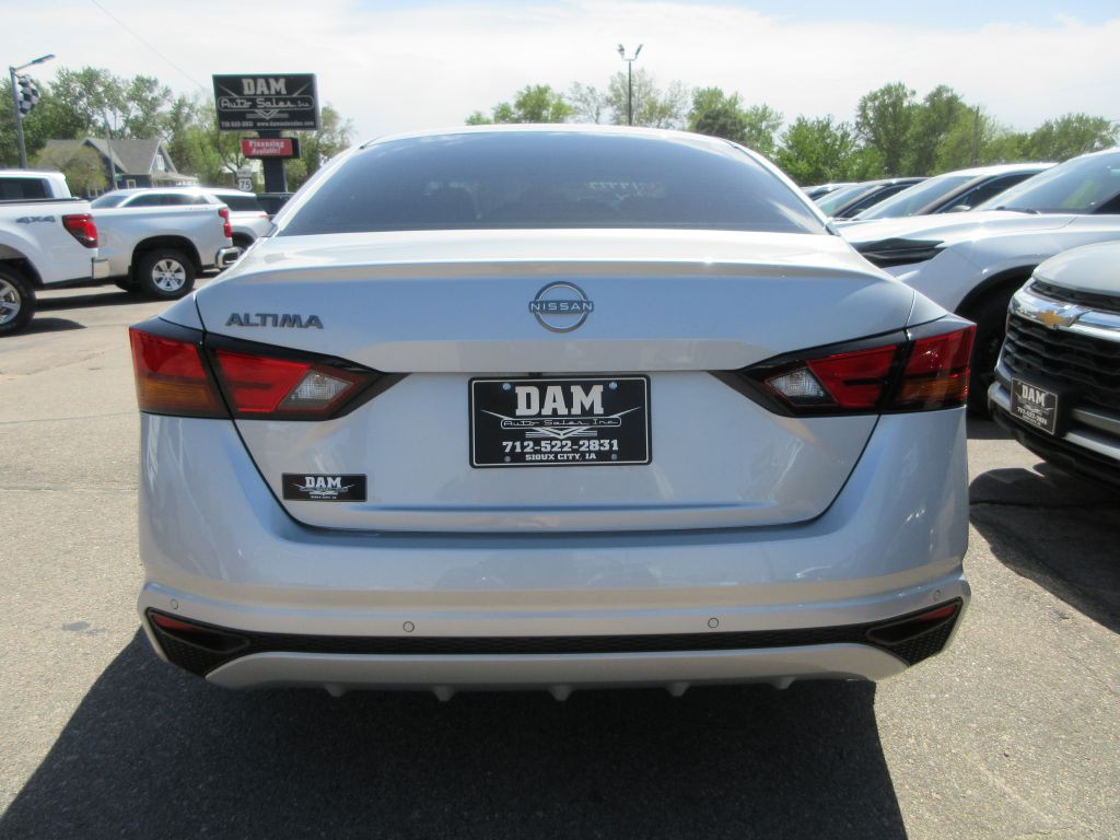 2024 Nissan Altima Image 4