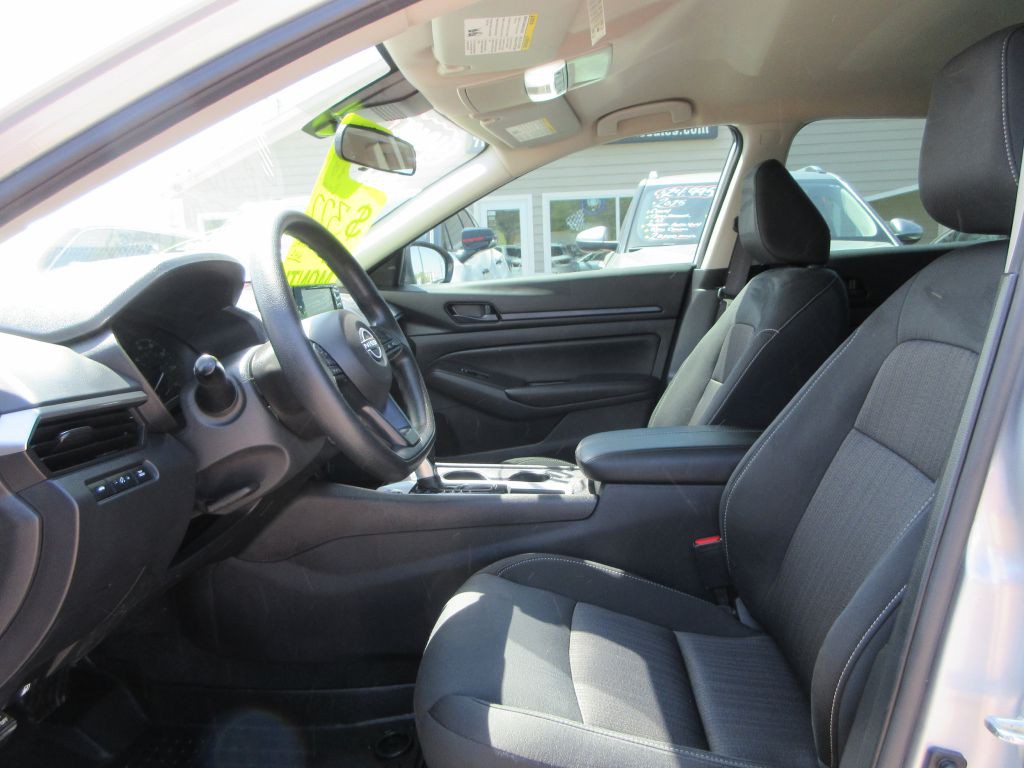 2024 Nissan Altima Image 8