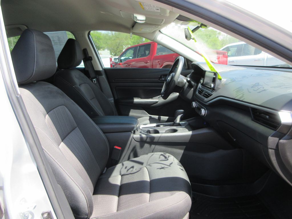 2024 Nissan Altima Image 10