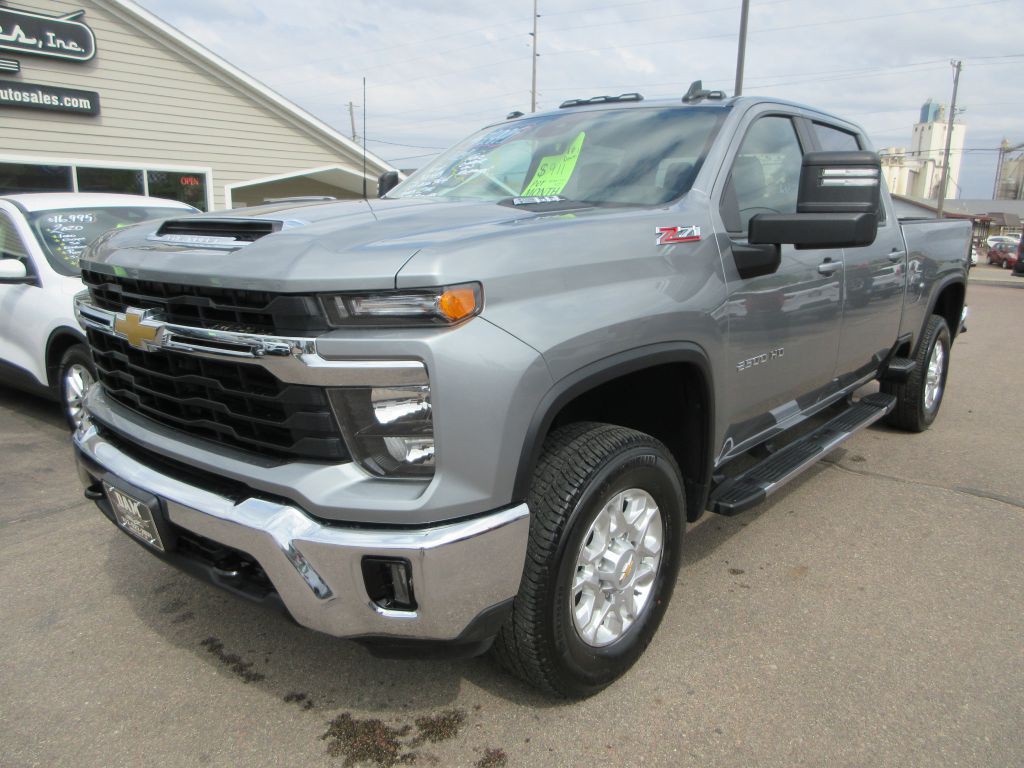 2024 Chevrolet Silverado 1500 Image 1