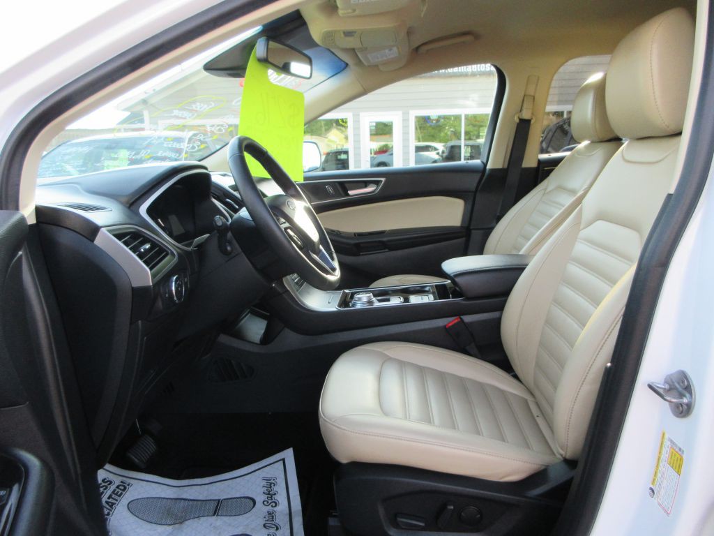 2020 Ford Edge Image 8