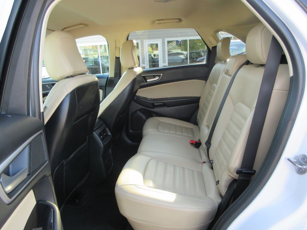 2020 Ford Edge Image 9