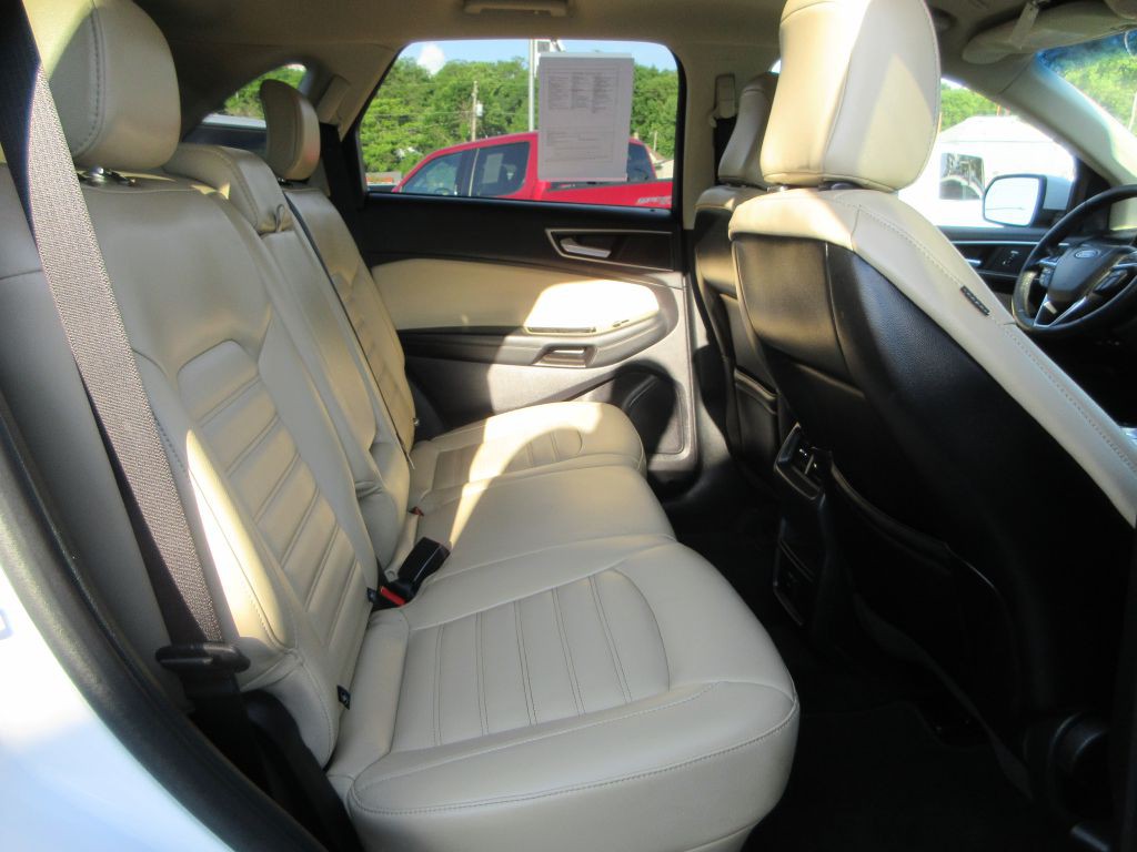 2020 Ford Edge Image 12