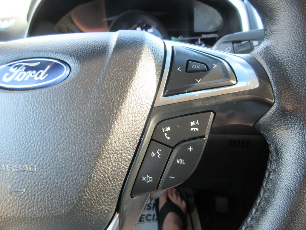 2020 Ford Edge Image 18