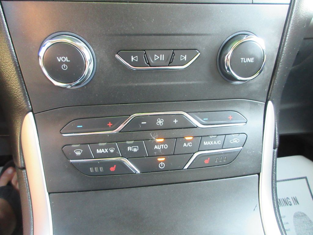 2020 Ford Edge Image 21