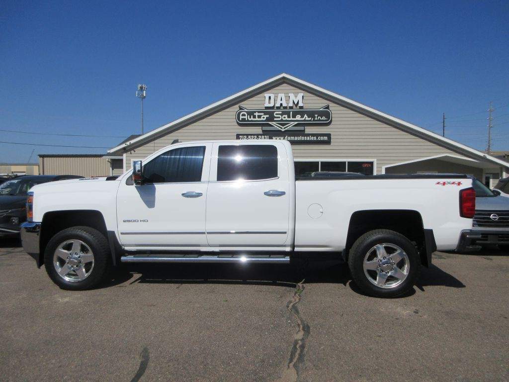 2015 Chevrolet Silverado 1500 Image 2