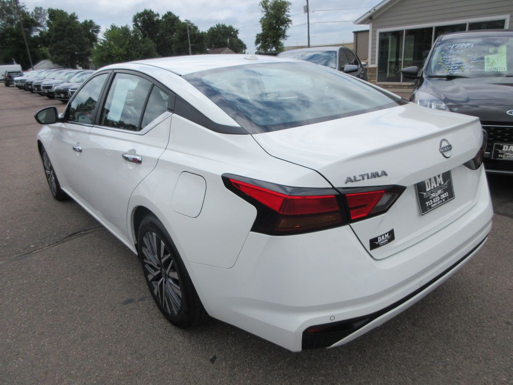 2025 Nissan Altima Image 3